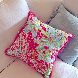 Lilly Pulitzer ☀️🌴🌊💕 Reversible Pillow 16.5 inches x 16.5 inches